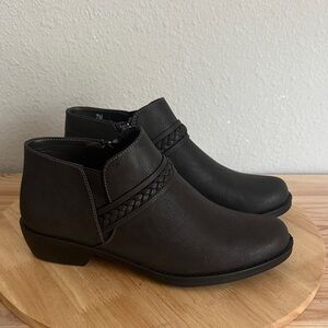 Easy Street Womens Jalia Block Heel Booties
